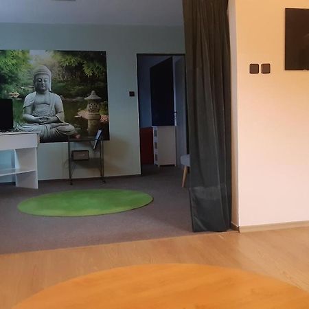 Budha Apartma Jirikov  外观 照片