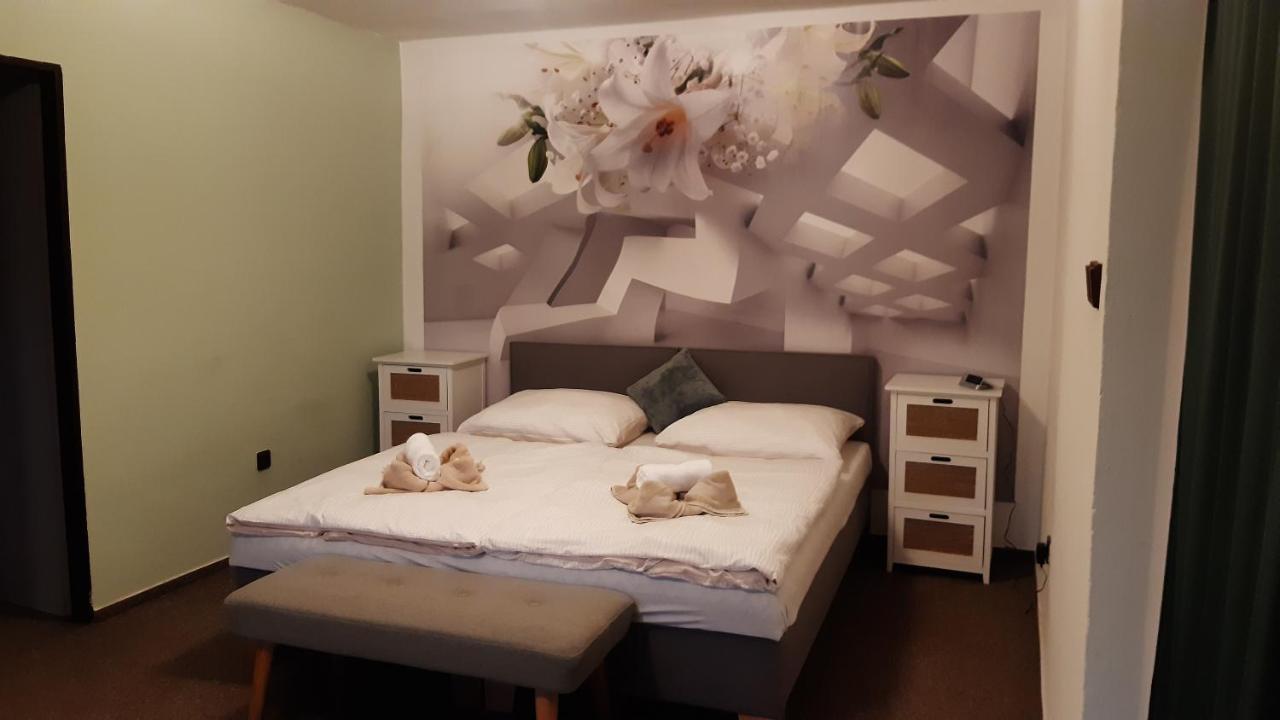 Budha Apartma Jirikov  外观 照片