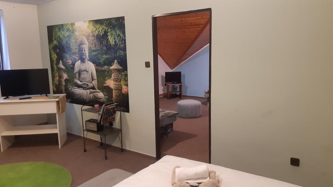 Budha Apartma Jirikov  外观 照片